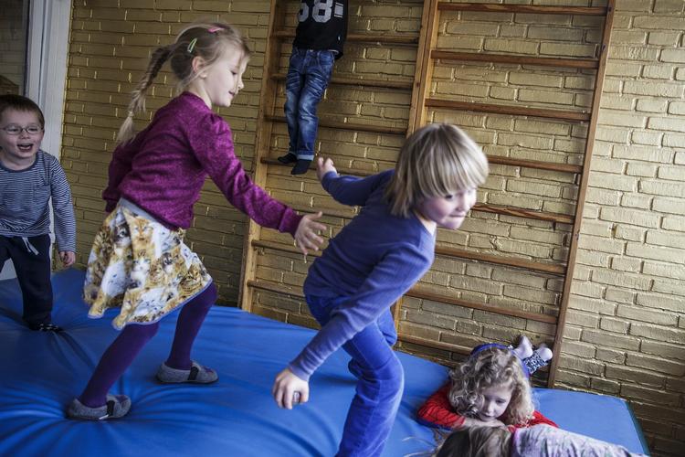 Pædagoger. Der vil mangle tæt ved 10.000 pædagoger i 2025 i landets institutioner. 