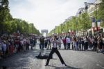 RADIKALT. Paris holdt bilfri søndag første gang for et år siden. Efter 40 års pause. Nu er der stor bilfri fest igen på søndag blandt andet her ved Champs Elysées. 