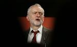 Labour. Hverken Labours parlamentsgruppe eller vælgerne vil have Jeremy Corbyn. Men partimedlemmerne er vilde med den venstreorienterede leder, som er favorit til genvalg. 