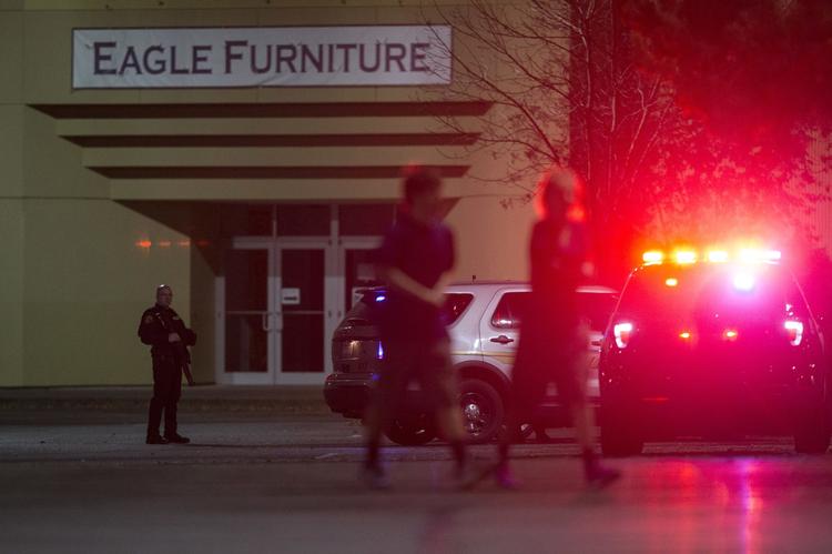EFTERSØGNING. Skyderiet i Washington-delstaten fik politiet til at iværksætte en intens jagt på gerningsmanden. 