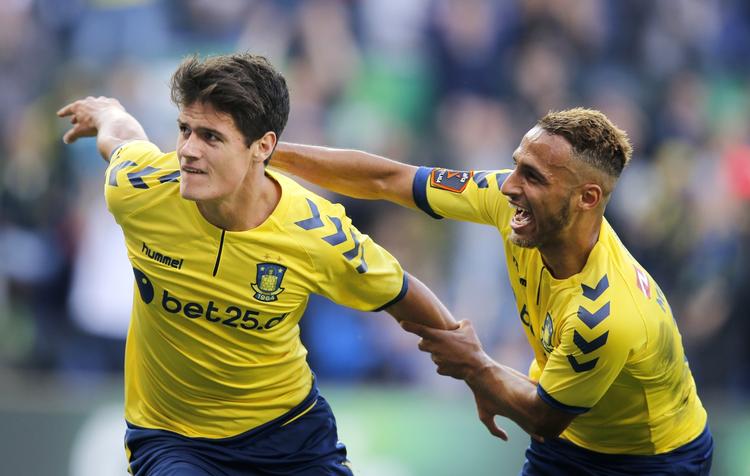 målscorere. Christian Nørgaard bragte Brøndby foran med 1-0 mod OB, før Hany Mukhtar - som danskeren her jubler sammen med - øgede til 2-0 på hjemmebanen. Foto: Jens Dresling 