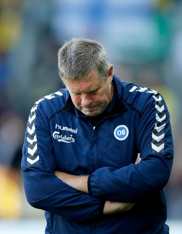 tristesse. Efter seks nederlag i træk er det svært at få øje på det positive i OB, men træner Kent Nielsen fokuserer på, at energien og viljen i truppen fortsat er god. Foto: Jens Dresling 