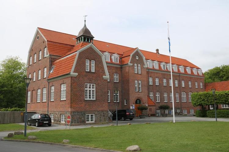 BILLIGT. Med en seng i ’Den Røde Borg’ har man plads i budgettet til et par kulturoplevelser i den gamle arbejder- og fiskerby Esbjerg. 