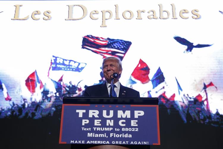 Duel. I nat mødes Donald Trump og Hillary Clinton for første gang i en tv-duel. 