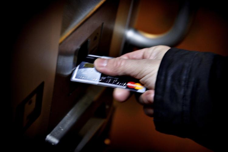 Betaling. Nets udskifter 15.000 betalingskort efter misbrug. 