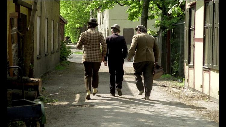 Valby. Ved siden af Nordisk Film ligger den lille gade, hvor Yvonne og Kjeld bor i Olsen-banden-filmene. 