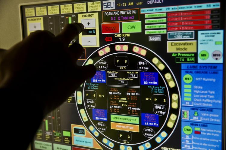 Metro-digital. Mens de traditionelle kraner og lastbiler præger Metro-byggeriet over jorden har de digitale værktøjer og løsninger taget over under jorden. 