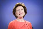 Udfordret. Både EU-Kommissionen og nu også Europa-Parlamentet kræver forklaring fra hollandske Neelie Kroes på at hun ikke gav alle oplysninger, da hun blev godkendt som EU-kommissær. 