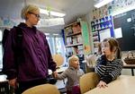 Skolestart. 6-årige Selma er klar til, at hendes mor, Signe Vedel Krogh, tager videre med lillesøster Dagmar, så hun kan komme i gang med at lære om bogstaver. 