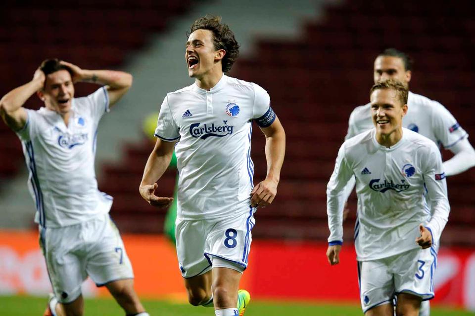 FCK's Thomas Delaney har scoret til 2-0 og jubler sammen med Benjamin Verbic, Ludwig Augustinsson og Erik Johansson. 