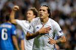 FCK's Federico Santander har scoret til 3-0 og jubler med Thomas Delaney i baggrunden. 