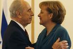 Han mødes på dette fotografi fra 2008 med Tysklands forbundskansler Angela Merkel. 