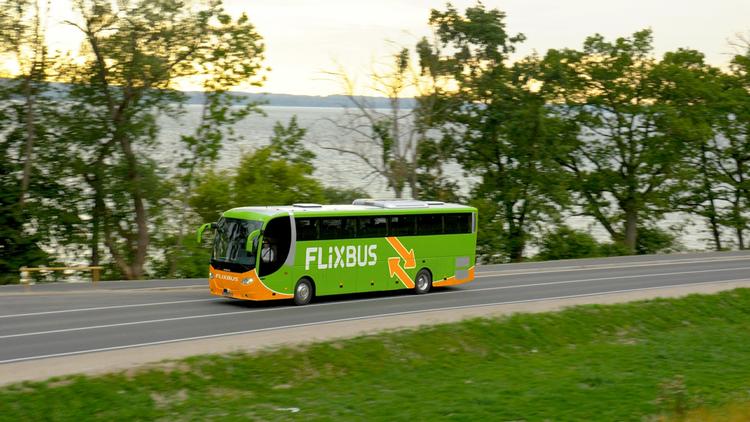 LAVPRIS. Tyske Flixbus vil næste år være en skarpere konkurrent til DSB og andre busselskaber i Danmark. 