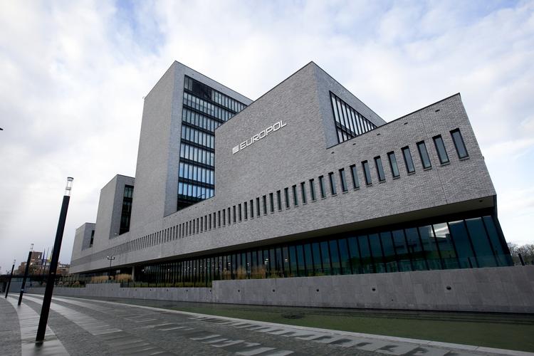 Europol. Danmark står til at ryge ud af det europæiske politisamarbejde i 2017, hvis ikke det lykkes at få en parallelaftale. Lykkes det, vil det blive Danmarks femte parallelaftale. 
