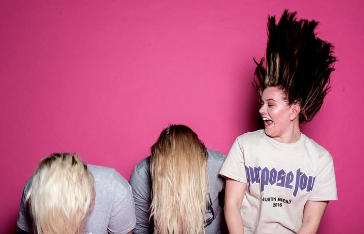 Beliebers. 23-årige Jannie Marie Buhl, 22-årige Lisa Kastleen og 20-årige Linea Fabricius teenagere har fulgt Justin Bieber fra begyndelsen af hans karriere. 
