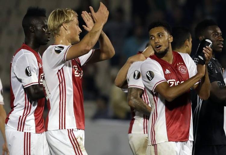 Fremadrettet. Kasper Dolberg (nr. 2 fra venstre) skiftede fra Silkeborg til Ajax i sommeren 2015. Hans første år i Ajax hærdede ham til at spille på førstehooldet. 
