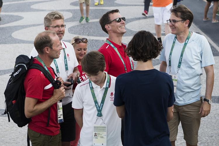 OL. Brian Mikkelsen (th) er meget sportsinteresseret. Her ses han sammen med et par andre danske VIP-typer under legene i Rio. 