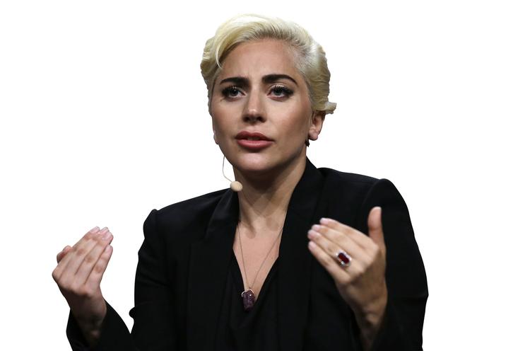 Igen. Lady Gaga skal til februar optræder ved halvlegsunderholdningen ved Super Bowl. Det bekræfter hun på Twitter. 