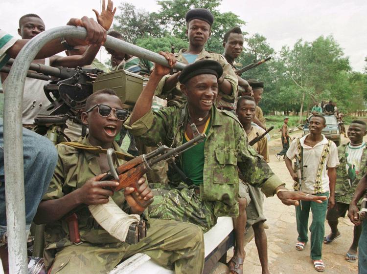 Bloddiamanter. Parterne i Sierra Leones borgerkrig brugte i høj grad diamanter til at finansiere kampene. 