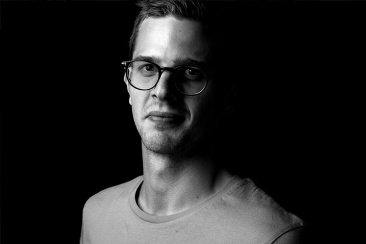 Alex Vanopslagh er født i Frankrig, opvokset i Struer og nu den yngste leder, som Liberal Alliance har haft. Partiet ligger på spærregrænsen med kun tre medlemmer i Folketinget. I weekenden holdt partiet landsmøde. Spørgsmålet er, om Vanopslagh kan sikre partiet en fremtid. 