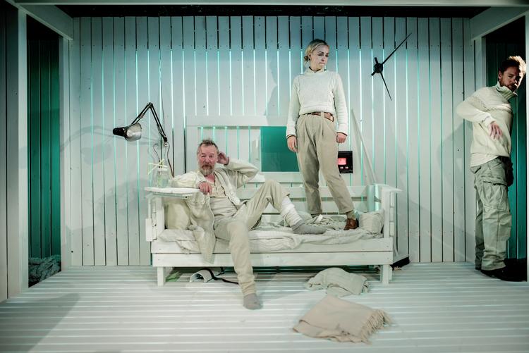 Litteraturteater. De danske teatre har været gode til at give litteraturen krop og stemme, skriver Kizaja Ulrikke Routhe-Mogensen. Foto: Maud Lervik 