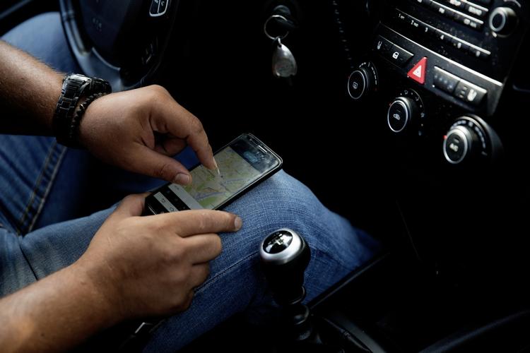 Gransket. Politi og andre myndigheder kan nu også få fat i skatteoplysninger om Uber-chauffører. Det kan føre til sigtelser for ulovlig taxakørsel og socialt bedrageri. 