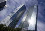 Hovedkvarteret for Deutsche Bank i Frankfurt, som gennem de sidste år har gennemlevet den ene skandale efter den anden. Nu forhandler banken om en fusion med en anden tysk gigant, Commerzbank. 