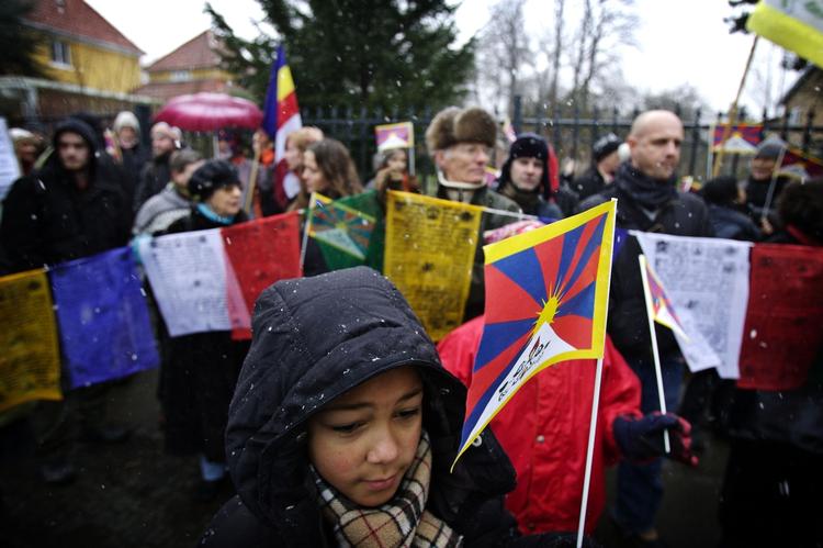 Demonstration. En kommission skal kulegrave sagen om politiets håndtering af demonstranter under kinesisk statsbesøg. Her er det en anden demonstration uden for Kinas Ambassade i København i 2008. 