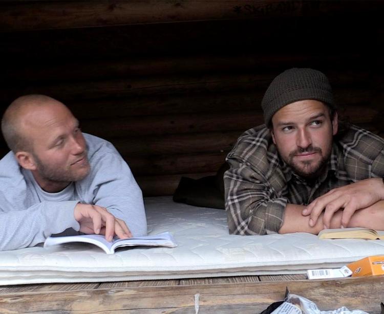 Menneskejagt. Under flugten fik Jan og Esben også tid til at tage en slapper i en shelter i Nordjylland. 