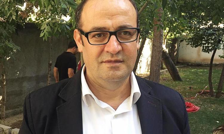 Fjernet. Borgmester Veysel Keser er fjernet fra sin post. Angiveligt fordi kommunale skraldebiler hjalp til under en regeringskritisk demonstration. 