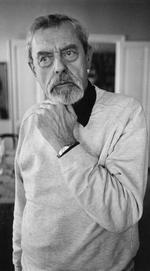 FORBEREDT. Læs gode bøger i tide. Så har man noget at stå imod med i de kedelige år. Torben Brostrøm har i den grad forberedt sig. Arkivfoto: Klaus Holsting 