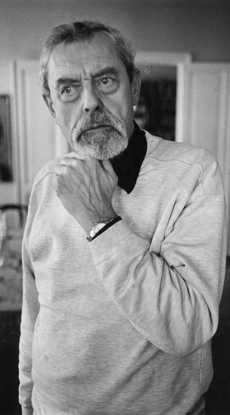 FORBEREDT. Læs gode bøger i tide. Så har man noget at stå imod med i de kedelige år. Torben Brostrøm har i den grad forberedt sig. Arkivfoto: Klaus Holsting 