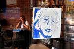 hvad nu? Bernie Sanders’ valgplakat hænger stadig på vinduet i cafeen og boghandlen Innisfree Poetry Bookstore &amp; Cafe i Boulder, Colorado. Mange af Sanders’ unge støtter er stadig utilfredse med det etablerede system, og mange af dem hælder til at støtte en uafhængig kandidat. Foto: Brennan Linsley/AP 