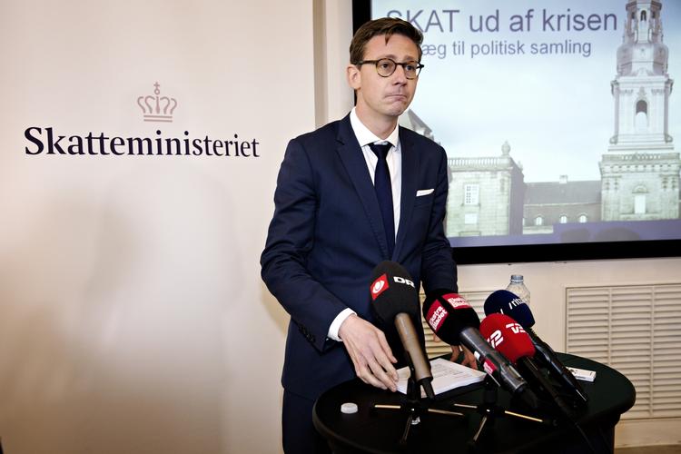 Daværende skatteminister Karsten Lauritzen (V) samlede de fleste af Folketingets partier om at skabe bedre muligheder for kontrol med refusion af udbytteskat. Seks år senere er det bare ikke sket. 