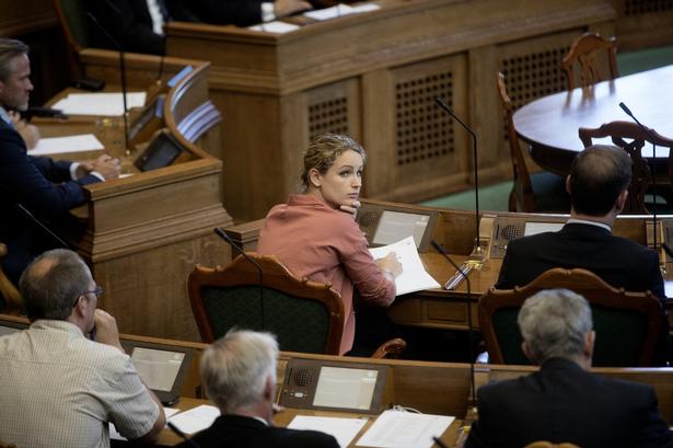 Folketinget åbner