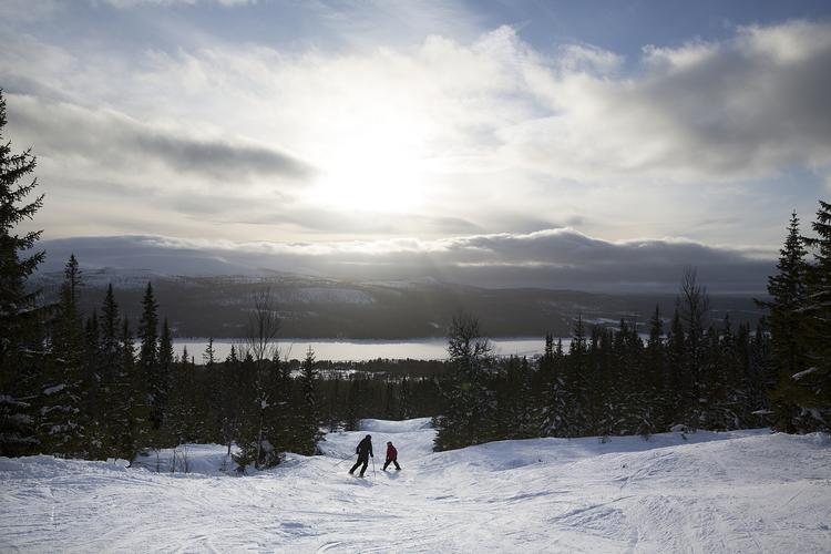 Skiidyl på pisten. Men for nogle ski-danskere ender det brat med et uheld og besøg på hospitalet. Foto: Thomas Borberg. 