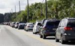 Evakuering. Flere steder i Florida er der lange bilkøer med folk, der prøver at komme væk. 