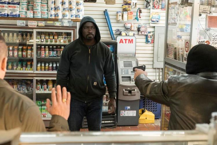 HELT. Mike Colter spiller Luke Cage i tv-serien af samme navn. Foto: Myles Aronowitz/Netflix 