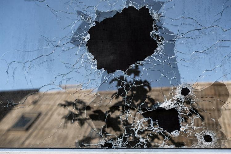 skyderier. Næstved er et af de steder i Danmark, der har været hærget af skyderier de seneste uger. Billedet her er fra Kildemarksvej 30 i Næstved, hvor to unge blev skudt ned natten til søndag. Begge overlevede. 