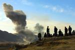 Efter terrorangrebet 11 september 2001 angriber USA i oktober Afghanistan, hvor al-Qaeda bliver huset af Taleban. På få uger tager den nordlige alliance, som USA allierer sig med, magten i landet. 