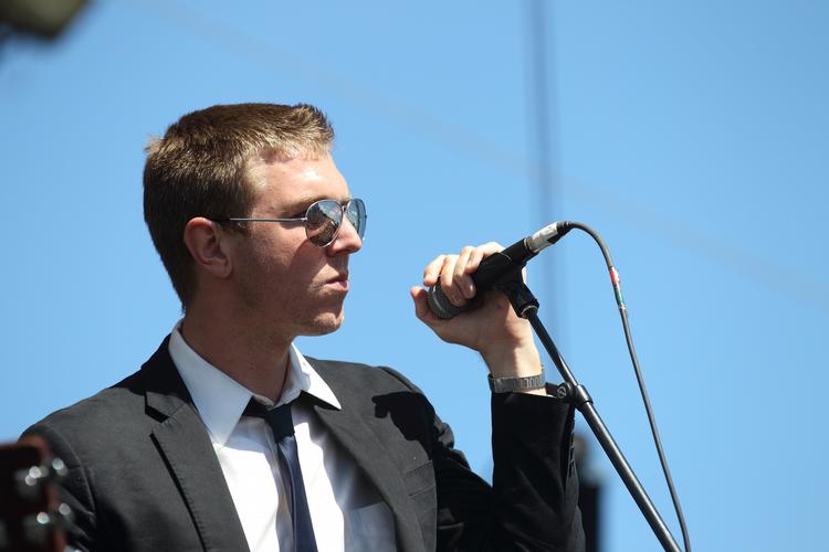 Indiehelt. Hamilton Leithauser er kendt som ekspressiv sanger i The Walkmen.Nu har han slået sig sammen med den opfindsomme multiinstrumentalist fra Vampire Weekend, Rostam Batmanglij. 