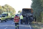 sammenstød. Bussen, som asylbørnene kørte i, blev voldsomt beskadiget, da den blev ramt bagfra af en lastbil. 