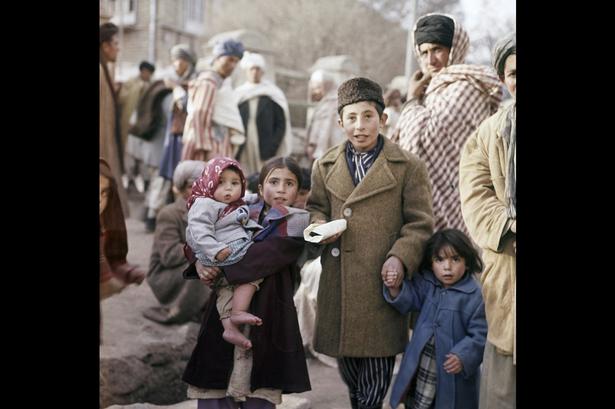Afghanistan før ekstremismen. I 60erne og 70erne blev kvinderne i storbyerne meget friere end tidligere og kunne gå uden slør. Afghanistan var et populært stop på the hippie trail til Indien dengang. 