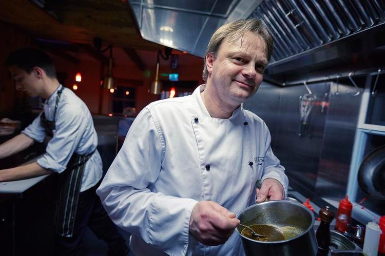 KØKKENCHEFEN. Stefan Matz fik en michelinstjerne, da han drev Erriseask House i Ballyconneely, men tryller nu på The Chef’s Table. 