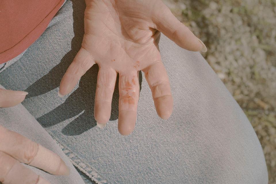 Betty Campbell på billedet bor i Rachel, Nevada, som er den bebyggelse, der ligger tættest på sagnomspundne Area 51. Rigtig mange entusiaster kommer til byen for at se ufo-aktiviteter. 