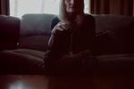 Mieshta Johnston blev som 20-årig bortført og insemineret af aliens som en del af deres 'hybridprogram'. I dag har hun 13 børn, som bor i det ydre rum. 