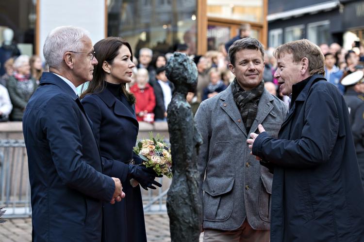 PRISER. Kronprinseparret ankommer til Holstebro Rådhus for at overrække Kronprinseparrets Kulturpris og Kronprinseparrets Sociale Pris. 