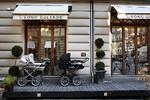 Barnløshed. Anja er i fertilitetsbehandling på fjerde år. Frygten for aldrig at blive mor har lagt sig som et åg over hendes bevidsthed. For behandlingernes ventetid er lang, og tid er den væsentligste faktor for graviditet. 