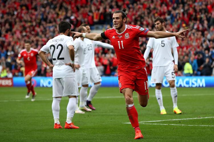 FORAN. Gareth Bale bragte Wales på 1-0, da Georgien søndag aften var på besøg i Cardiff. 