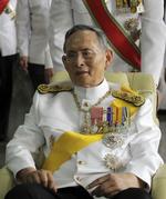 Farvel. Bhumibol Adulyadej blev den længst regerende monark i moderne verdenshistorie og efterlader en nation, hvor tvivlen om monarkiets egnethed begynder at gnave 